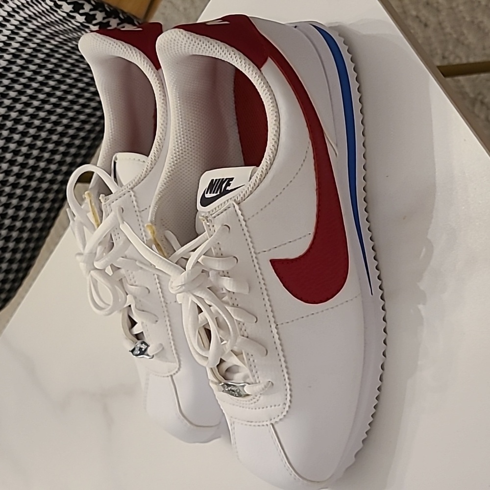 NIKE Cortez 72 size 7Y w 8 NEW, NO BOX